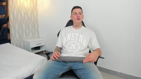 Snapshot of yeiko_romero_ chatting on February 18, 5:42 pm YEIKO ROMERO online show from February 18, 5:42 pm