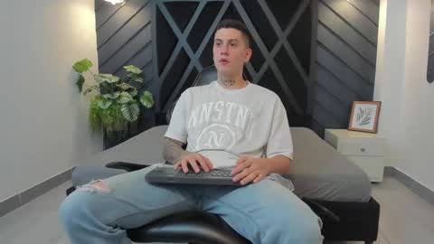 Snapshot of yeiko_romero_ chatting on February 26, 5:39 pm YEIKO ROMERO online show from February 26, 5:39 pm