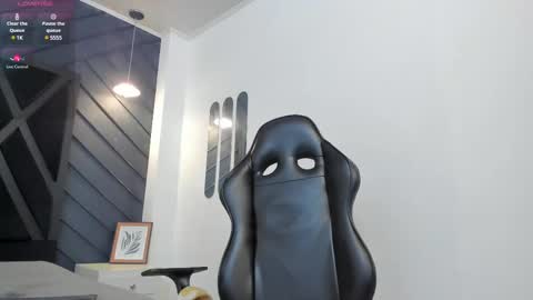 Snapshot of yeiko_romero_ chatting on February 28, 9:01 pm YEIKO ROMERO online show from February 28, 9:01 pm