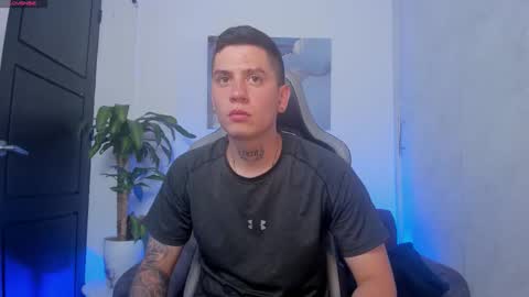 Snapshot of yeiko_romero_ chatting on November 21, 7:01 pm YEIKO ROMERO online show from November 21, 7:01 pm