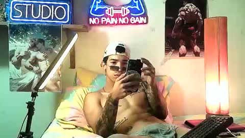 Snapshot of yeisoncastellanos1999 chatting on November 7, 3:28 am yeisoncastellanos1999 online show from November 7, 3:28 am