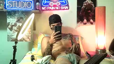 Snapshot of yeisoncastellanos1999 chatting on November 18, 6:34 pm yeisoncastellanos1999 online show from November 18, 6:34 pm