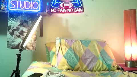 Snapshot of yeisoncastellanos1999 chatting on November 25, 7:25 pm yeisoncastellanos1999 online show from November 25, 7:25 pm