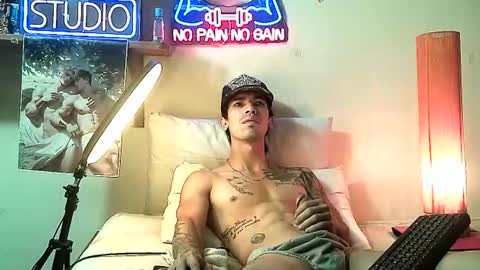 Snapshot of yeisoncastellanos1999 chatting on November 30, 8:24 pm yeisoncastellanos1999 online show from November 30, 8:24 pm