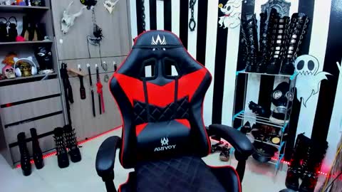 Snapshot of yelena_bondaje chatting on December 28, 12:57 am Yelena online show from December 28, 12:57 am