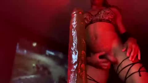 Ella Ts online show from September 27, 1:05 pm