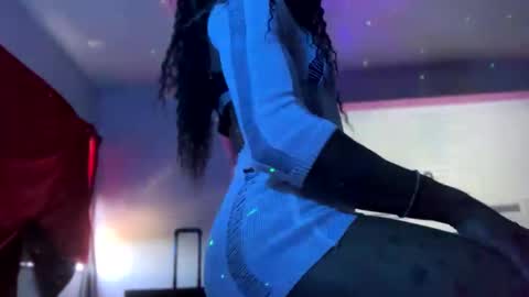 Ella Ts online show from October 5, 2:59 pm