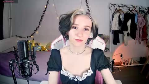 Snapshot of yellow_songbird chatting on March 2, 5:47 pm Liya online show from March 2, 5:47 pm