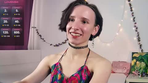 Snapshot of yellow_songbird chatting on September 21, 2:19 pm Liya online show from September 21, 2:19 pm