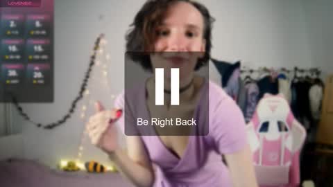 Snapshot of yellow_songbird chatting on October 14, 4:08 pm Liya online show from October 14, 4:08 pm