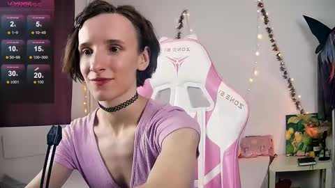 Snapshot of yellow_songbird chatting on October 25, 3:40 pm Liya online show from October 25, 3:40 pm