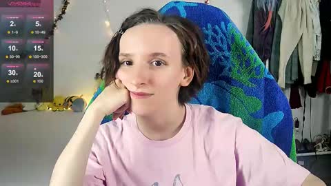 Snapshot of yellow_songbird chatting on October 31, 5:14 pm Liya online show from October 31, 5:14 pm