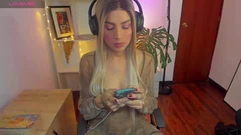 Snapshot of yeriawaddell_ chatting on January 7, 2:31 am yeriawaddell online show from January 7, 2:31 am