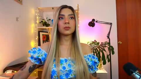 Snapshot of yeriawaddell_ chatting on January 31, 12:28 am yeriawaddell online show from January 31, 12:28 am