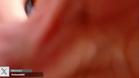 Snapshot of yeriawaddell_ chatting on October 7, 9:01 pm yeriawaddell online show from October 7, 9:01 pm