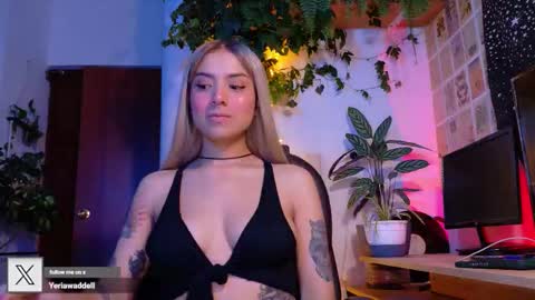 Snapshot of yeriawaddell_ chatting on November 14, 10:29 pm yeriawaddell online show from November 14, 10:29 pm