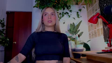 Snapshot of yeriawaddell_ chatting on November 24, 1:05 am yeriawaddell online show from November 24, 1:05 am