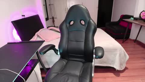 yesie_hot2 online show from September 23, 1:41 am