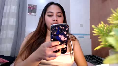 Snapshot of yhang_slut chatting on February 9, 8:44 am yhang_slut online show from February 9, 8:44 am