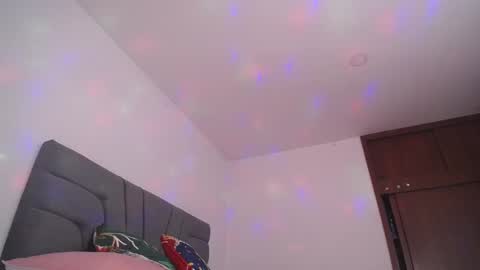 Yiny online show from February 4, 6:57 am