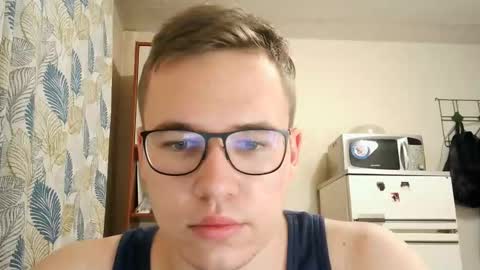 Yminoske online show from November 17, 12:22 pm