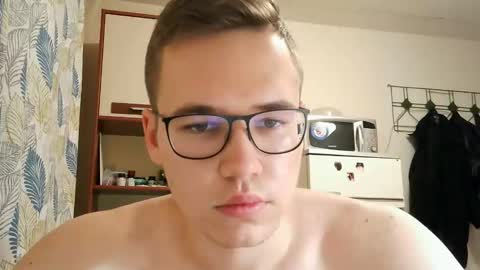 Yminoske online show from November 18, 3:16 pm