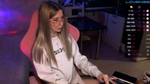     online show from December 7, 3:25 am