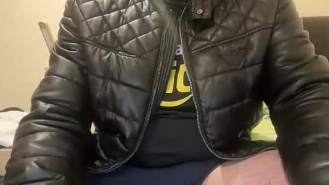 Snapshot of ynholeather chatting on December 18, 2:39 am Leather online show from December 18, 2:39 am