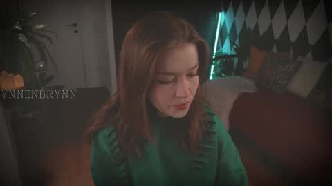 ynnenbrynn online show from December 3, 7:43 am