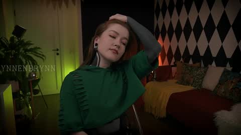 ynnenbrynn online show from December 9, 8:44 am