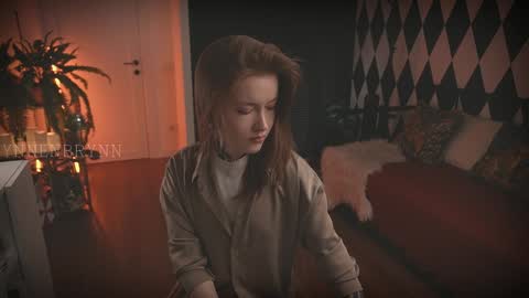 ynnenbrynn online show from December 16, 7:58 am