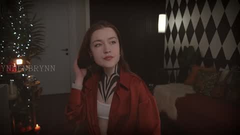 ynnenbrynn online show from December 19, 9:29 am