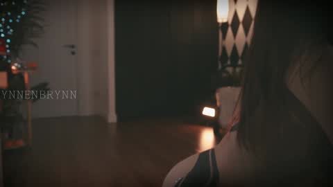 ynnenbrynn online show from December 20, 11:00 am