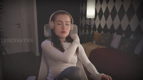 ynnenbrynn online show from January 7, 9:29 am