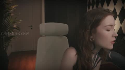 ynnenbrynn online show from February 14, 4:47 am