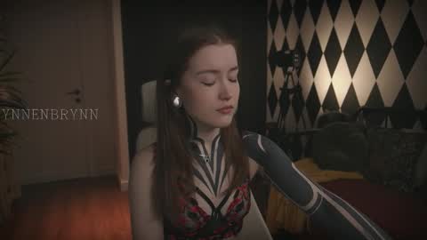 ynnenbrynn online show from February 15, 4:25 am