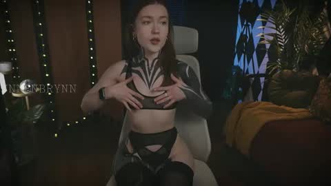 ynnenbrynn online show from February 28, 6:43 am