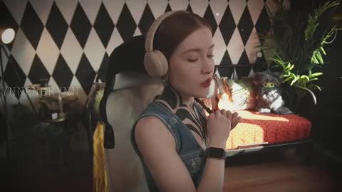 ynnenbrynn online show from March 12, 5:35 am