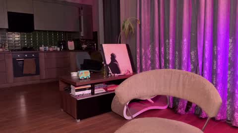 Max online show from December 11, 4:28 am