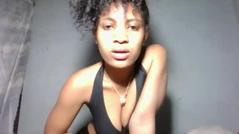 yolandrina05 online show from September 28, 9:31 pm