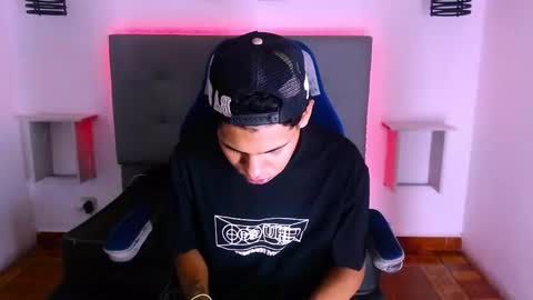 Snapshot of yordi_alpha chatting on December 15, 6:39 am Yordi online show from December 15, 6:39 am