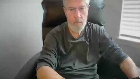 Snapshot of yougogirl_3 chatting on October 10, 2:05 pm Colorado Guy Straight online show from October 10, 2:05 pm