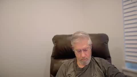 Snapshot of yougogirl_3 chatting on November 8, 1:33 pm Colorado Guy Straight online show from November 8, 1:33 pm