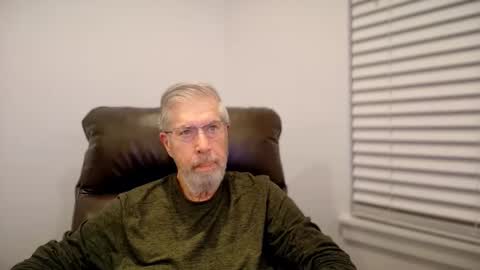 Snapshot of yougogirl_3 chatting on November 10, 12:37 pm Colorado Guy Straight online show from November 10, 12:37 pm