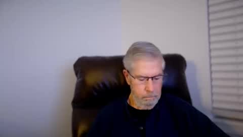 Snapshot of yougogirl_3 chatting on December 16, 12:43 pm Colorado Guy Straight online show from December 16, 12:43 pm