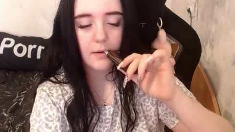 your_8a8y online show from October 7, 9:06 am