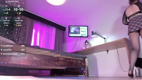 Snapshot of your_bunny chatting on December 6, 11:36 pm Bunny online show from December 6, 11:36 pm