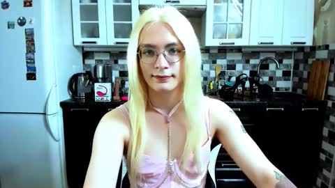 Snapshot of your_hotcutie chatting on October 22, 9:20 am Jane online show from October 22, 9:20 am