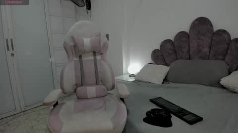 your_lady_milf online show from February 20, 7:08 pm