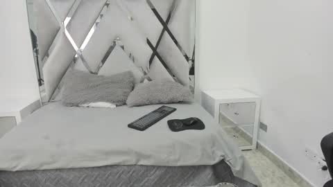 your_lady_milf online show from February 25, 12:24 pm